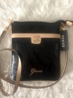 Kabelka Guess crossbody reiko černá